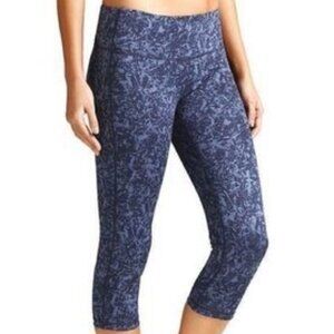 Flash Sale 🚩🛑⏳ Athleta Woodlands Reversible Chaturanga Mid Ride Capri Size S